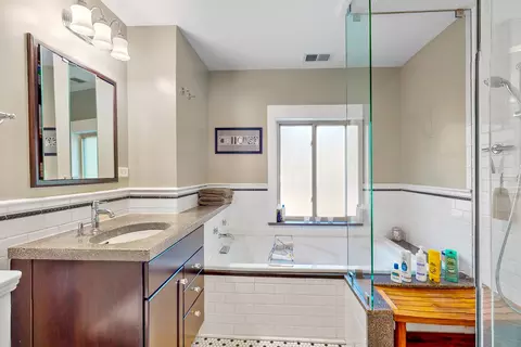 553 Webford Ave, Des Plaines, IL 60016 photo 23