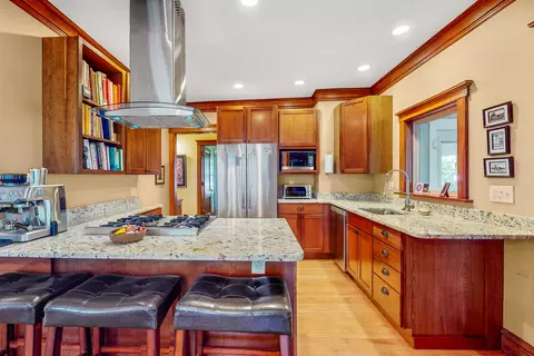 553 Webford Ave, Des Plaines, IL 60016 photo 8