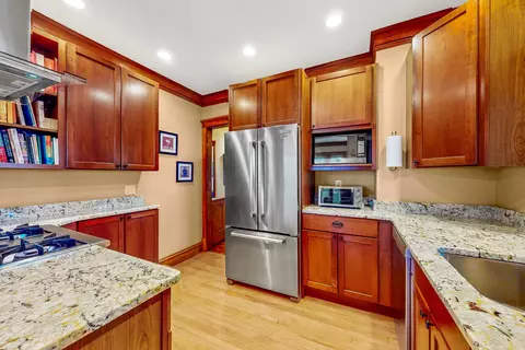 553 Webford Ave, Des Plaines, IL 60016 photo 7