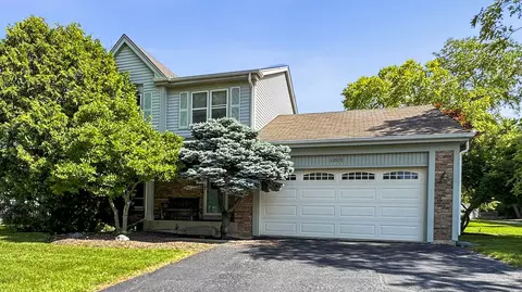 1002 Holly Cir, Lake Zurich, IL 60047
