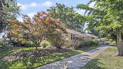 4241 Kirk St, Skokie, IL 60076