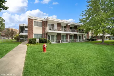 127 N Wolf Rd #38A, Wheeling, IL 60090