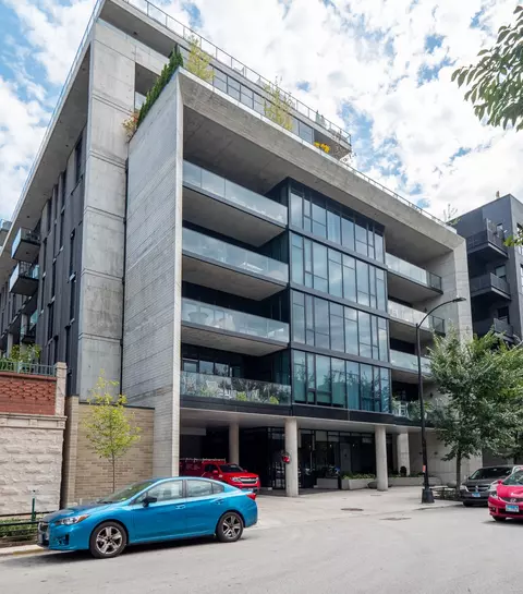 111 S Peoria St #202, Chicago, IL 60607