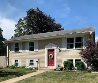 702 Wildwood Ln, Streamwood, IL 60107