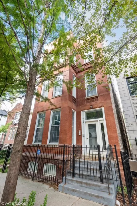 1710 W Erie St #201, Chicago, IL 60622