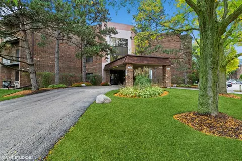 1002 Castilian Ct #103, Glenview, IL 60025