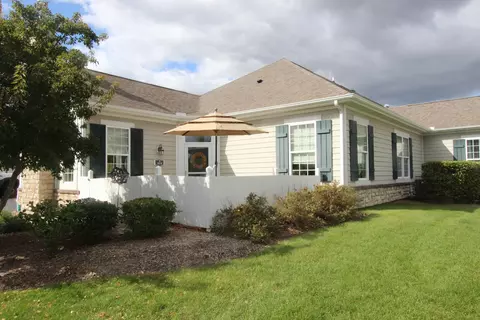 614 Schumann St #614, Woodstock, IL 60098