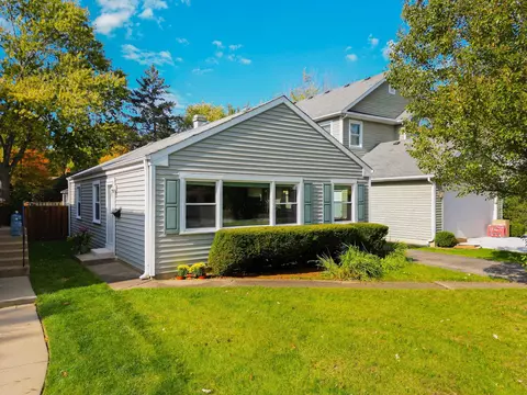 628 Beaver Rd, Glenview, IL 60025 photo 2