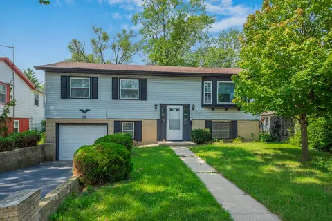 403 Bellarmine Dr E, Joliet, IL 60436