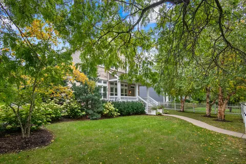 2812 Sheridan Rd, Evanston, IL 60201