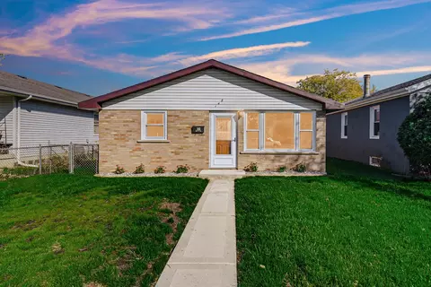148 N Douglas Ave, Bradley, IL 60915