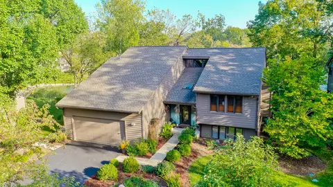 1903 Shoreline Dr, Saint Charles, IL 60174