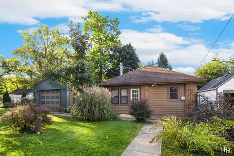 522 E Jackson St, Woodstock, IL 60098