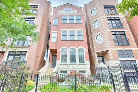 909 W Roscoe St #3, Chicago, IL 60657