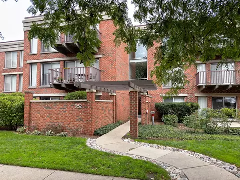 352 Kelburn Rd #326, Deerfield, IL 60015