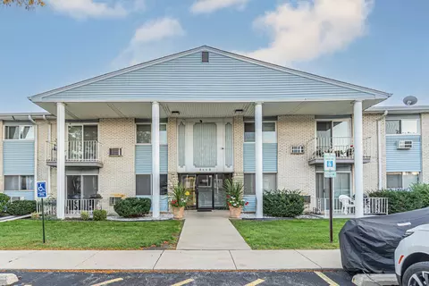 9460 Dee Rd #1D, Des Plaines, IL 60016