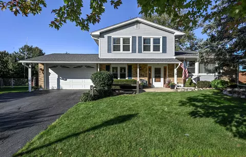 1350 Aldrin Trl, Elk Grove Village, IL 60007