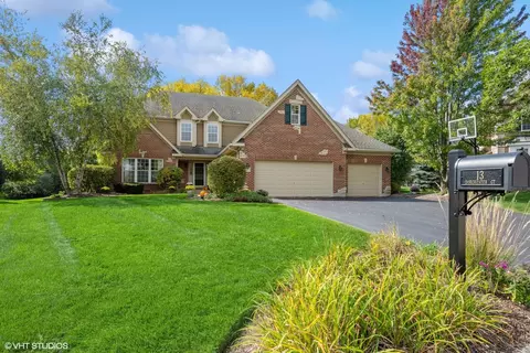 13 Dorchester Ct, Hawthorn Woods, IL 60047