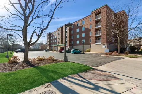 6211 Lincoln Ave #504, Morton Grove, IL 60053