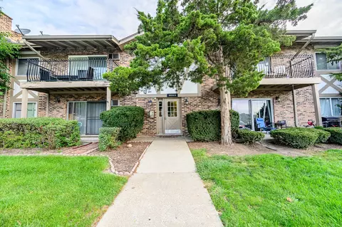 9 S110 Frontage Rd #26-108, Willowbrook, IL 60527