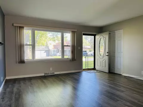 706 Watson Dr, Genoa, IL 60135 photo 6
