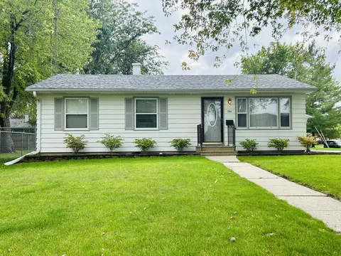 706 Watson Dr, Genoa, IL 60135