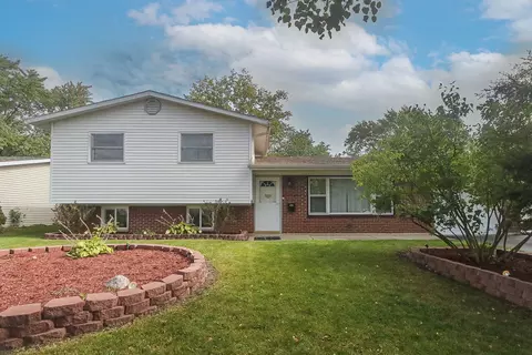 6847 Meadowbrook Ln, Hanover Park, IL 60133
