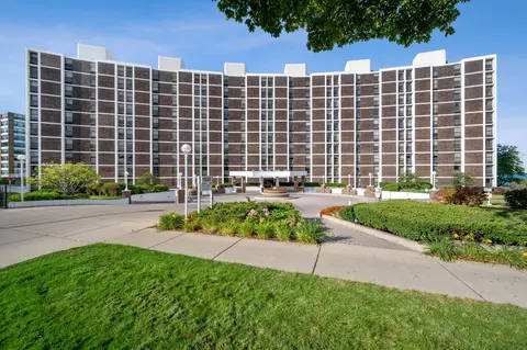 1500 Sheridan Rd #2E, Wilmette, IL 60091