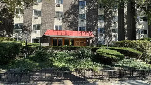 10015 Beverly Dr #305, Skokie, IL 60076