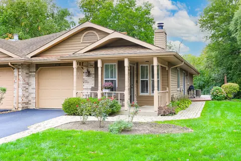 1517 Lighthouse Dr, Naperville, IL 60565