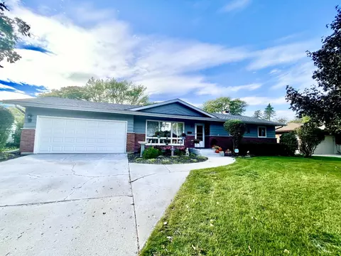 760 Carol Ave, Elgin, IL 60123