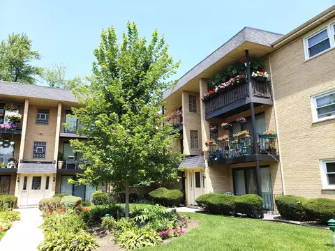 6562 W Roscoe St #3N, Chicago, IL 60634
