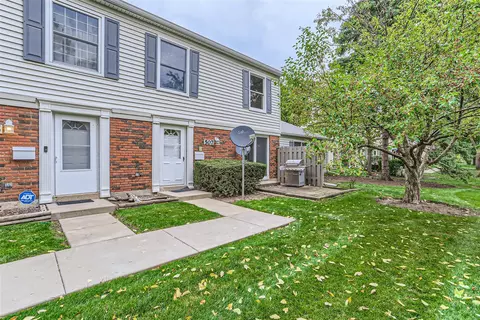 507 Eagle Ct, Schaumburg, IL 60194