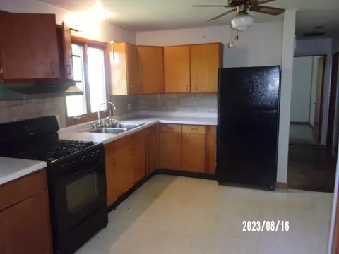 650 W Blue St, Sheldon, IL 60966 photo 6