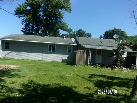 650 W Blue St, Sheldon, IL 60966 photo 2