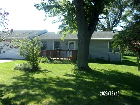 650 W Blue St, Sheldon, IL 60966 photo 3