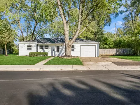 268 Rivers View Dr, Carpentersville, IL 60110