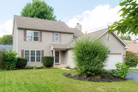 1048 Clover Hill Ln, Elgin, IL 60120