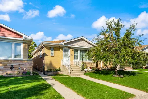 7520 W Ainslie St, Harwood Heights, IL 60706