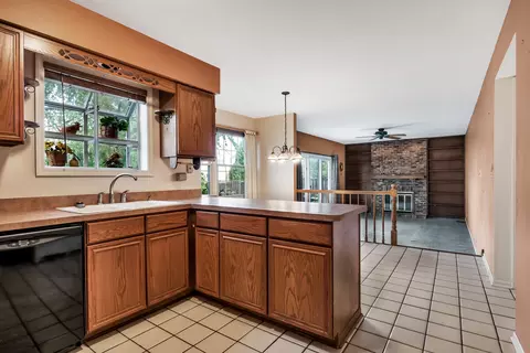 936 Honeysuckle Dr, Wheeling, IL 60090 photo 8