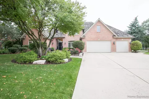 1290 Radford Dr, Aurora, IL 60502