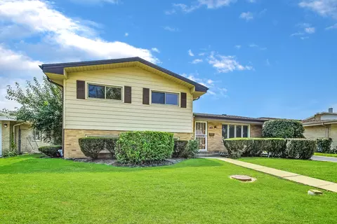 7741 Church St, Morton Grove, IL 60053
