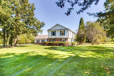 710 Sunrise Rd, Libertyville, IL 60048