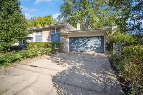 1704 E Hawthorne St, Arlington Heights, IL 60004