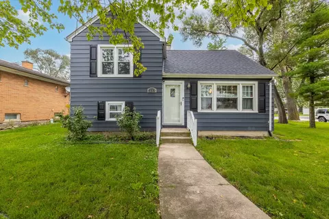 7649 Thomas Ave, Bridgeview, IL 60455