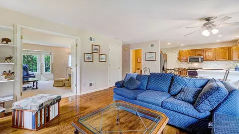 245 Pilgrims Path, Gurnee, IL 60031 photo 7