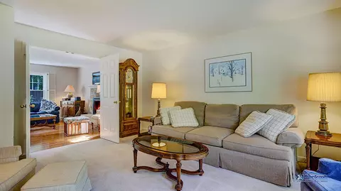 245 Pilgrims Path, Gurnee, IL 60031 photo 3