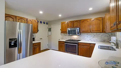 245 Pilgrims Path, Gurnee, IL 60031 photo 13