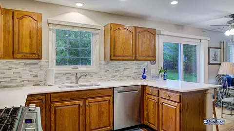 245 Pilgrims Path, Gurnee, IL 60031 photo 11