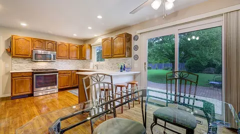 245 Pilgrims Path, Gurnee, IL 60031 photo 9